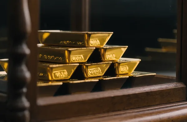 Gold Bar Prices Surge Amid Economic Uncertainty
