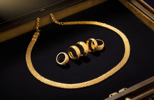 Sell Diamond Jewelry in Düsseldorf: What Actually Increases Price