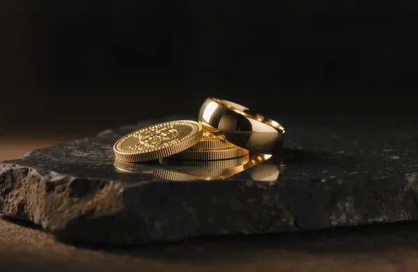 The Power of Gold: Financial Dissent